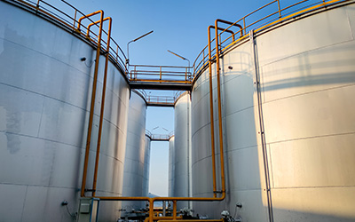Treating Low Flash Heavy Paraffinic Tank Bottoms In Situ for Recycling